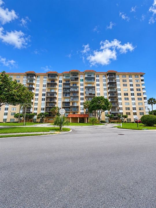 For Rent: $1,650 (2 beds, 1 baths, 783 Square Feet)