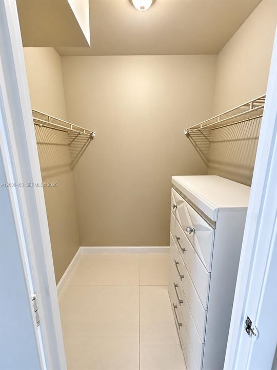 For Rent: $1,650 (2 beds, 1 baths, 783 Square Feet)