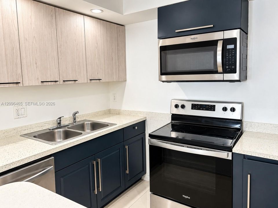 For Rent: $1,650 (2 beds, 1 baths, 783 Square Feet)
