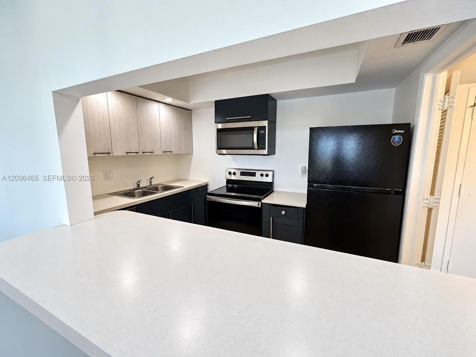 For Rent: $1,650 (2 beds, 1 baths, 783 Square Feet)