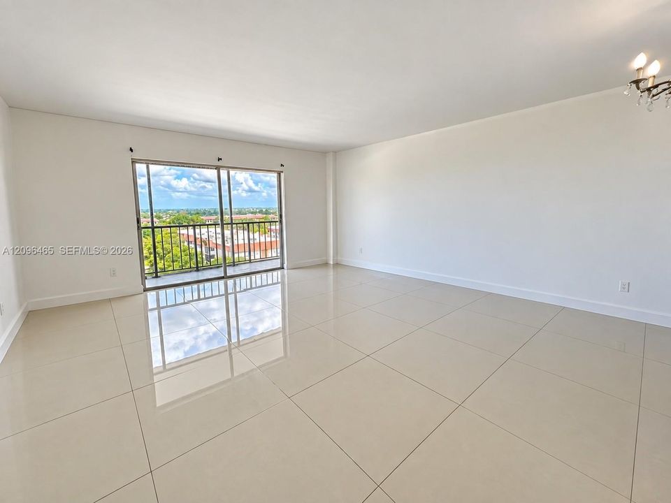 For Rent: $1,650 (2 beds, 1 baths, 783 Square Feet)
