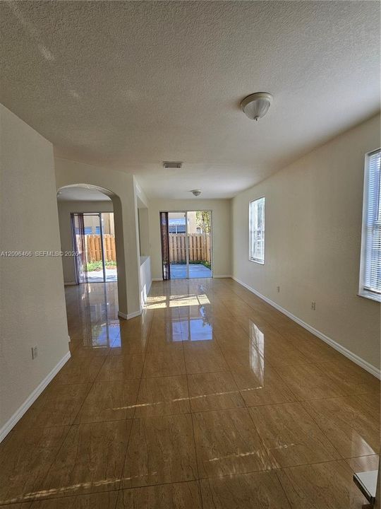 En Renta: $3,500 (4 camas, 3 baños, 1926 Pies cuadrados)