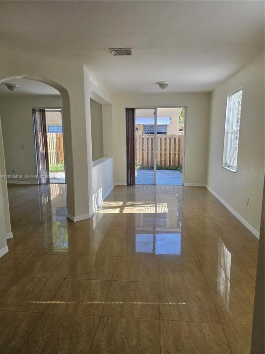 En Renta: $3,500 (4 camas, 3 baños, 1926 Pies cuadrados)