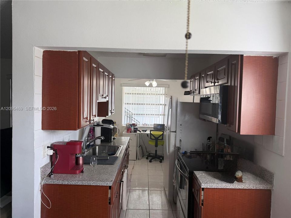 For Rent: $1,650 (1 beds, 1 baths, 645 Square Feet)
