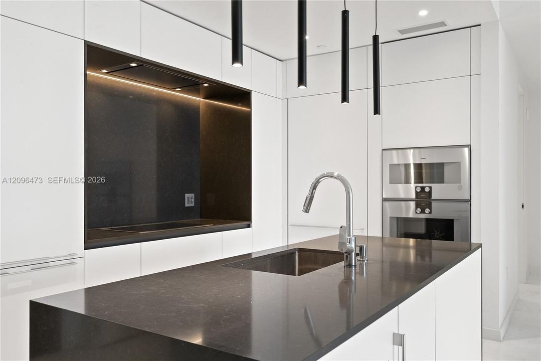 For Rent: $13,500 (2 beds, 3 baths, 1669 Square Feet)