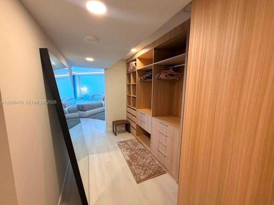 For Rent: $5,500 (1 beds, 2 baths, 1260 Square Feet)