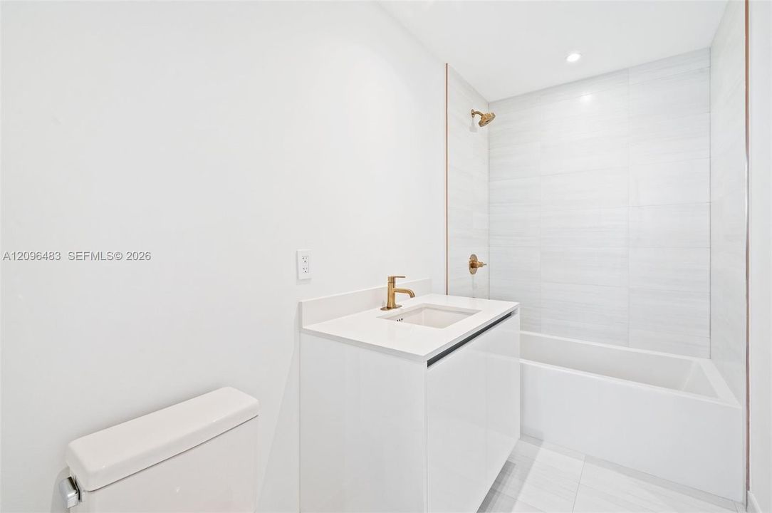 Guest Suite Bathroom