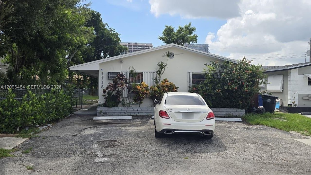 For Rent: $2,700 (3 beds, 3 baths, 1639 Square Feet)