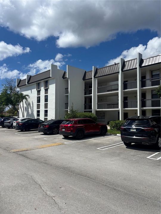 For Sale: $219,900 (2 beds, 2 baths, 1068 Square Feet)