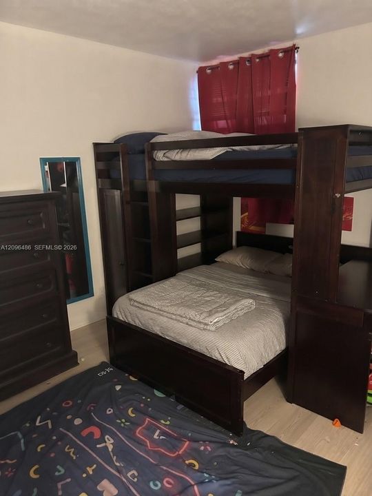 For Sale: $219,900 (2 beds, 2 baths, 1068 Square Feet)