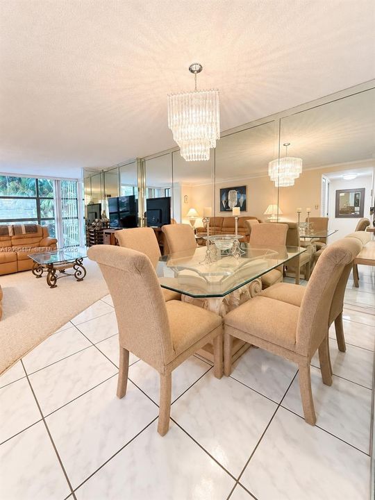 For Sale: $195,000 (1 beds, 1 baths, 915 Square Feet)
