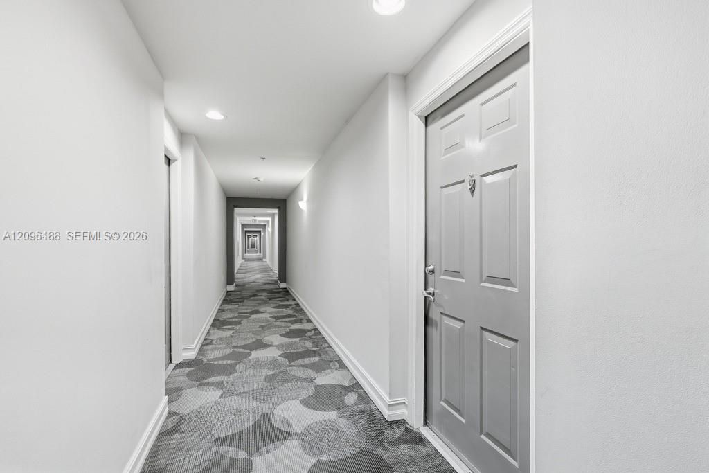 For Rent: $2,500 (1 beds, 1 baths, 736 Square Feet)