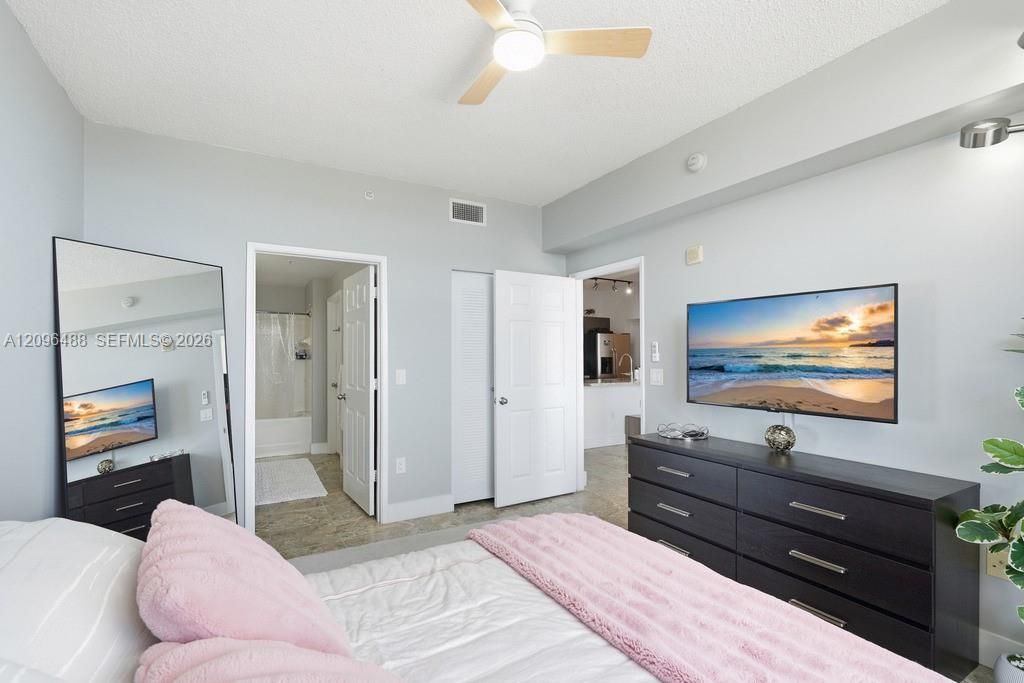 For Rent: $2,500 (1 beds, 1 baths, 736 Square Feet)