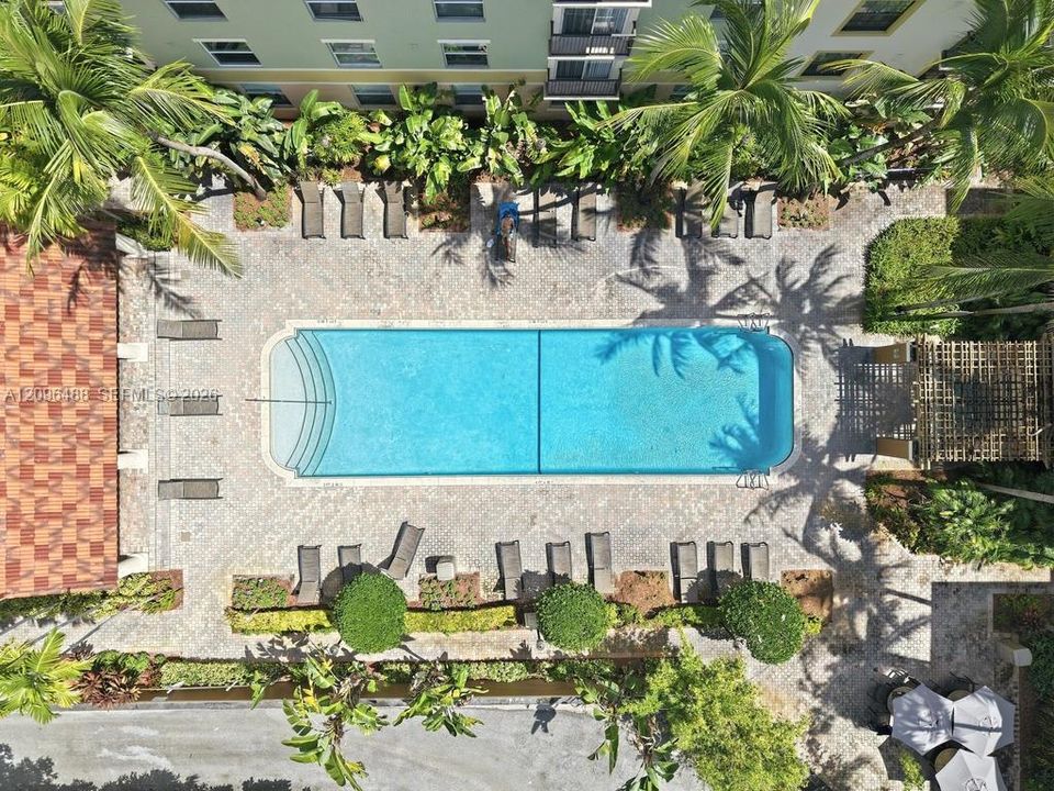 For Rent: $2,500 (1 beds, 1 baths, 736 Square Feet)
