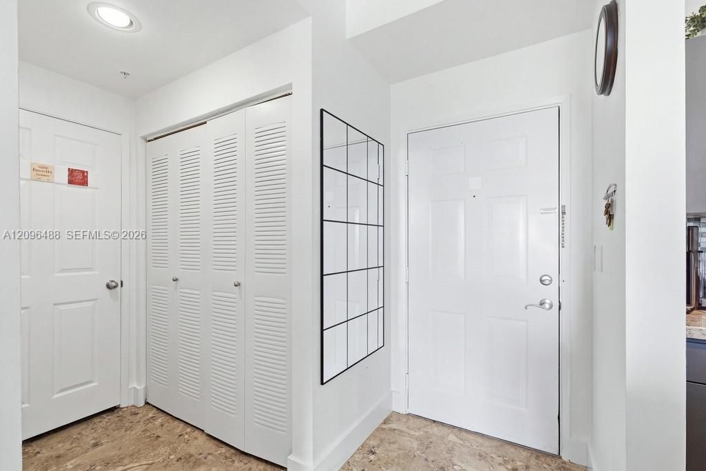 For Rent: $2,500 (1 beds, 1 baths, 736 Square Feet)