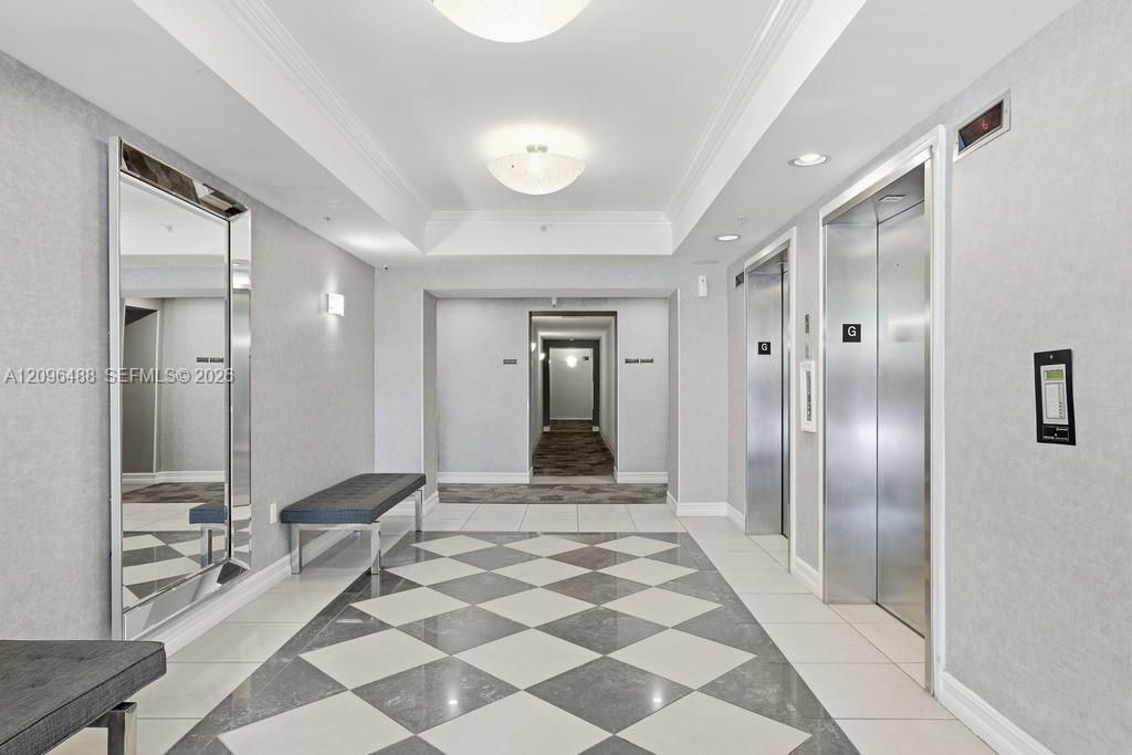 For Rent: $2,500 (1 beds, 1 baths, 736 Square Feet)