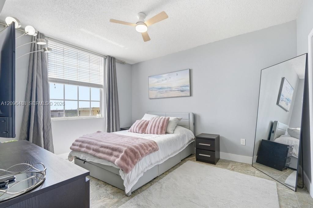 For Rent: $2,500 (1 beds, 1 baths, 736 Square Feet)
