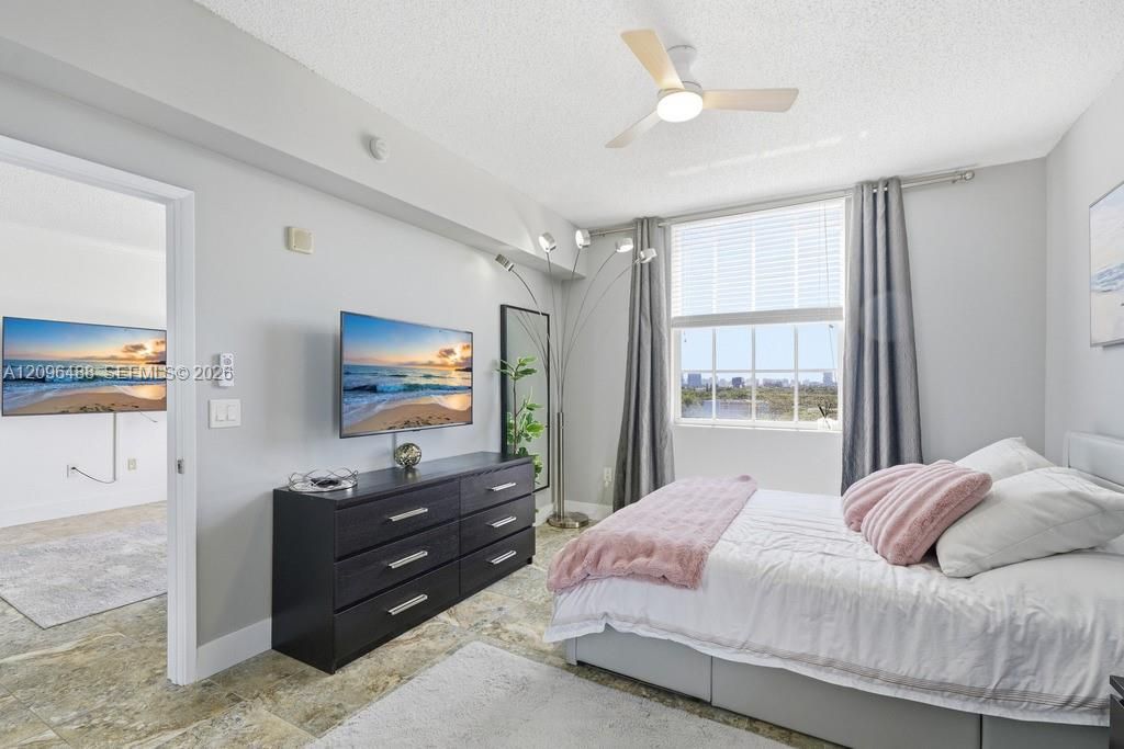 For Rent: $2,500 (1 beds, 1 baths, 736 Square Feet)