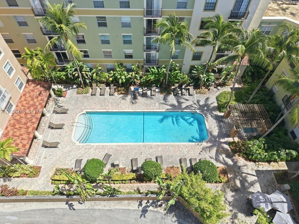 For Rent: $2,500 (1 beds, 1 baths, 736 Square Feet)