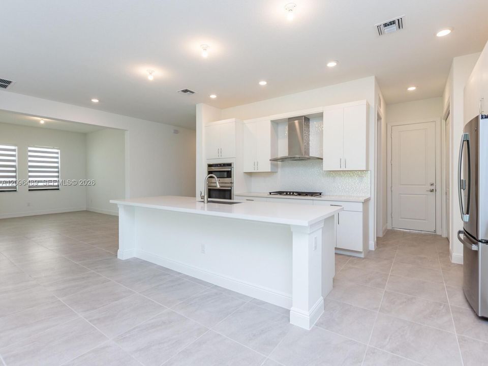 For Rent: $6,490 (3 beds, 2 baths, 2287 Square Feet)