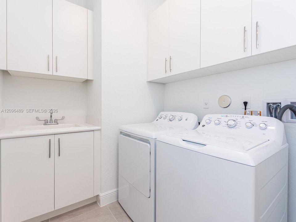 For Rent: $6,490 (3 beds, 2 baths, 2287 Square Feet)