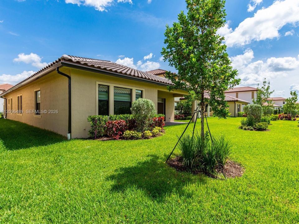 For Rent: $6,490 (3 beds, 2 baths, 2287 Square Feet)