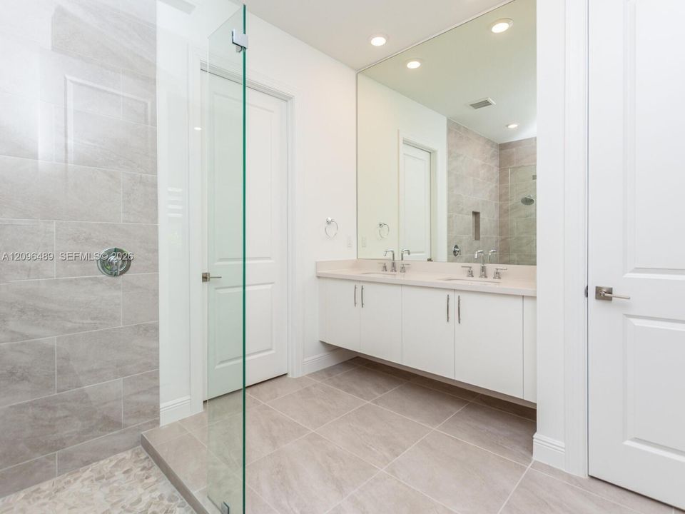 For Rent: $6,490 (3 beds, 2 baths, 2287 Square Feet)