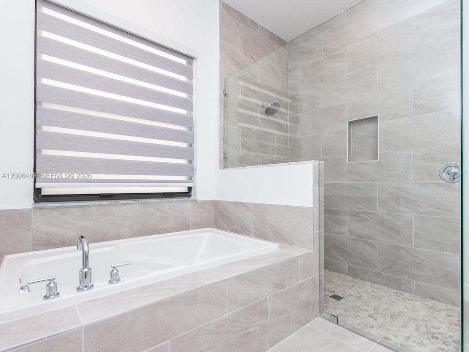 For Rent: $6,490 (3 beds, 2 baths, 2287 Square Feet)