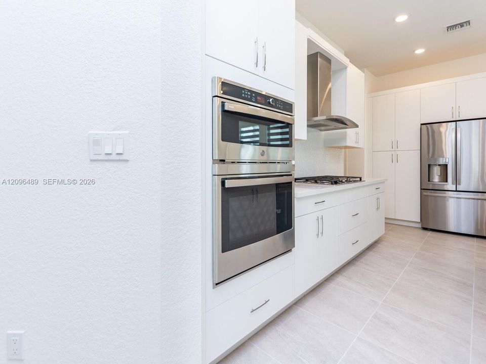 For Rent: $6,490 (3 beds, 2 baths, 2287 Square Feet)