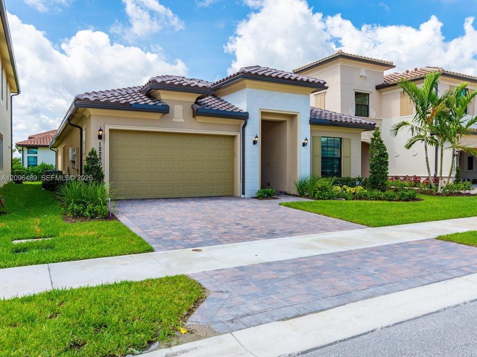 For Rent: $6,490 (3 beds, 2 baths, 2287 Square Feet)