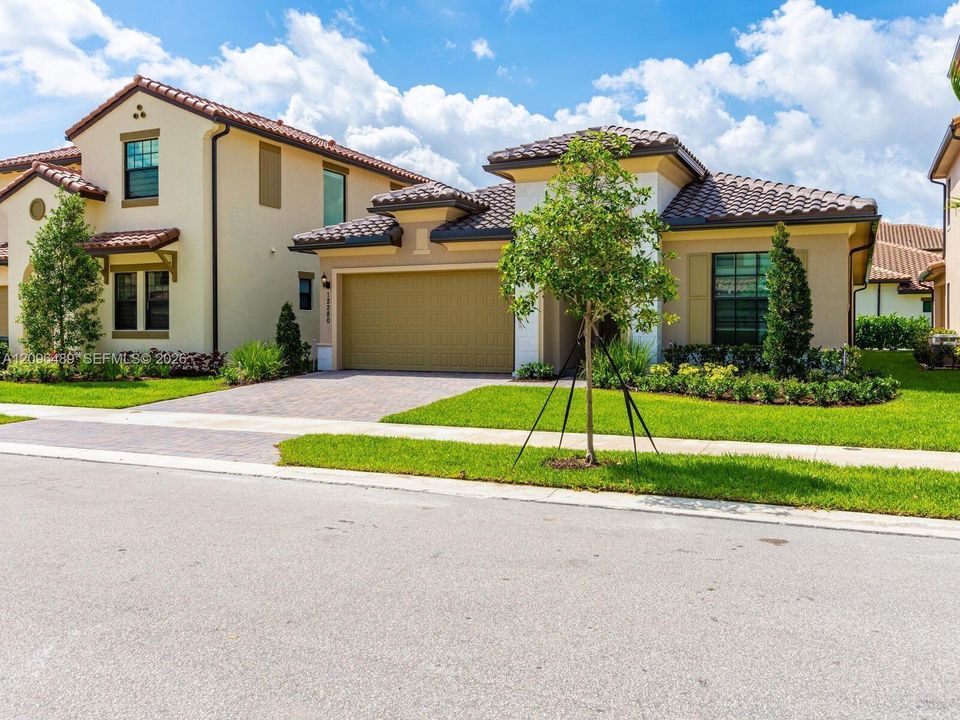 For Rent: $6,490 (3 beds, 2 baths, 2287 Square Feet)