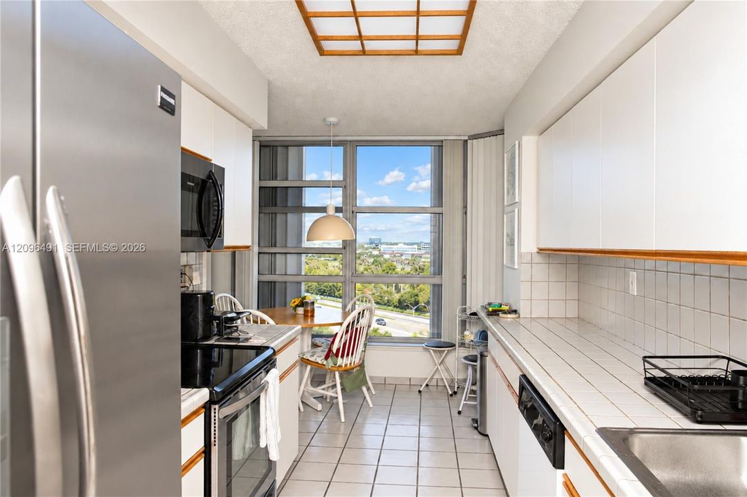 For Sale: $550,000 (2 beds, 2 baths, 1380 Square Feet)