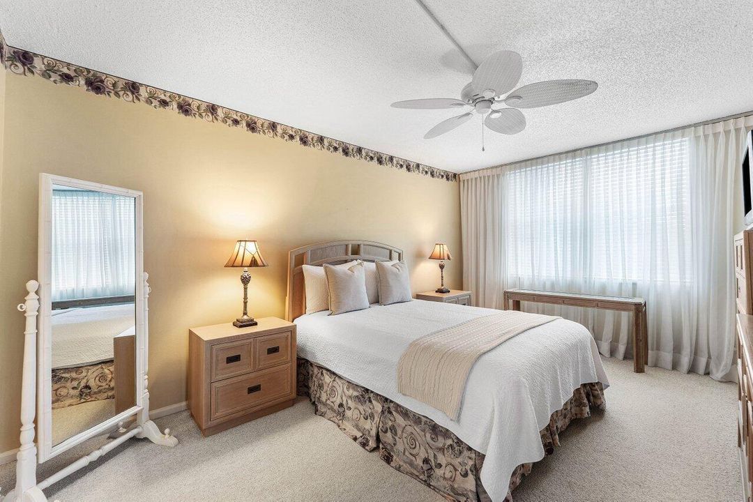 12_Primary_bedroom