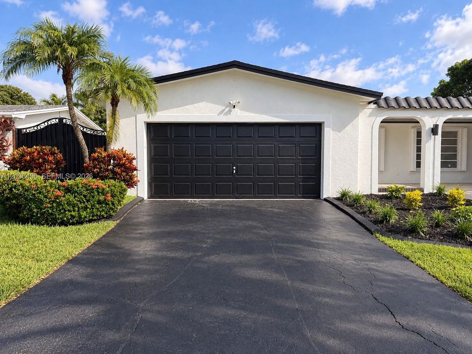 For Sale: $775,000 (3 beds, 2 baths, 1919 Square Feet)