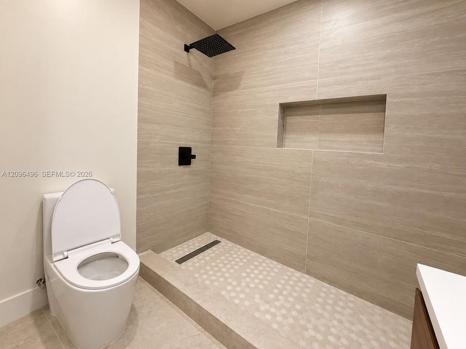 For Sale: $775,000 (3 beds, 2 baths, 1919 Square Feet)