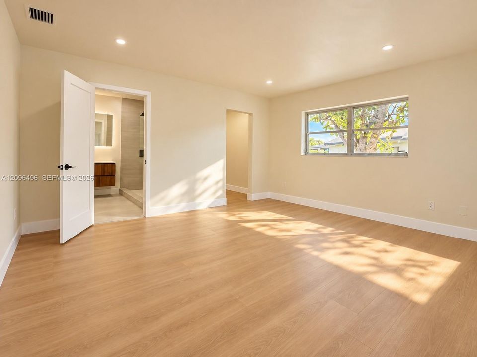 For Sale: $775,000 (3 beds, 2 baths, 1919 Square Feet)