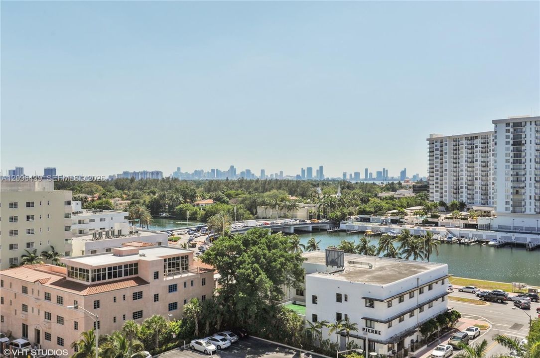 For Sale: $624,500 (2 beds, 2 baths, 874 Square Feet)