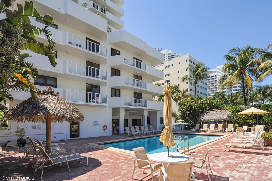 For Sale: $624,500 (2 beds, 2 baths, 874 Square Feet)
