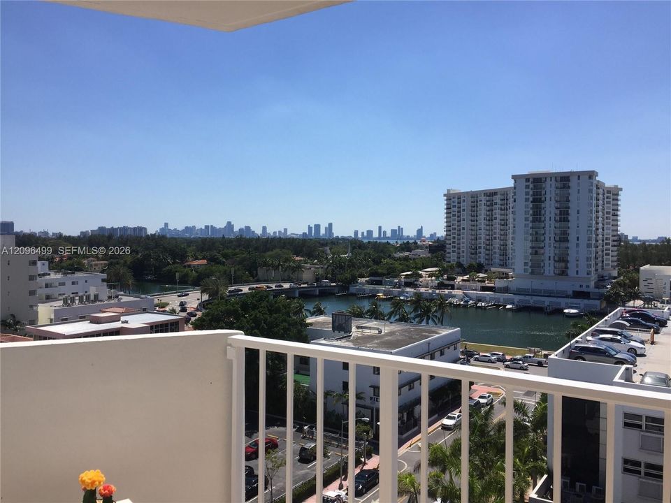 For Sale: $624,500 (2 beds, 2 baths, 874 Square Feet)