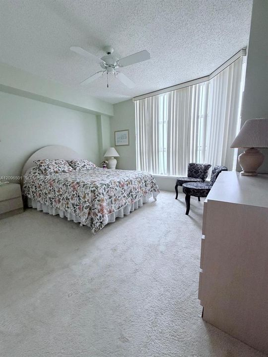En Venta: $399,000 (2 camas, 2 baños, 1091 Pies cuadrados)