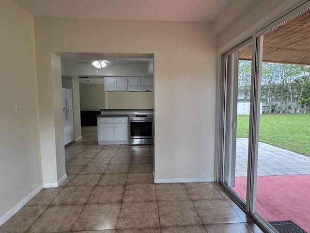 8306 dining area