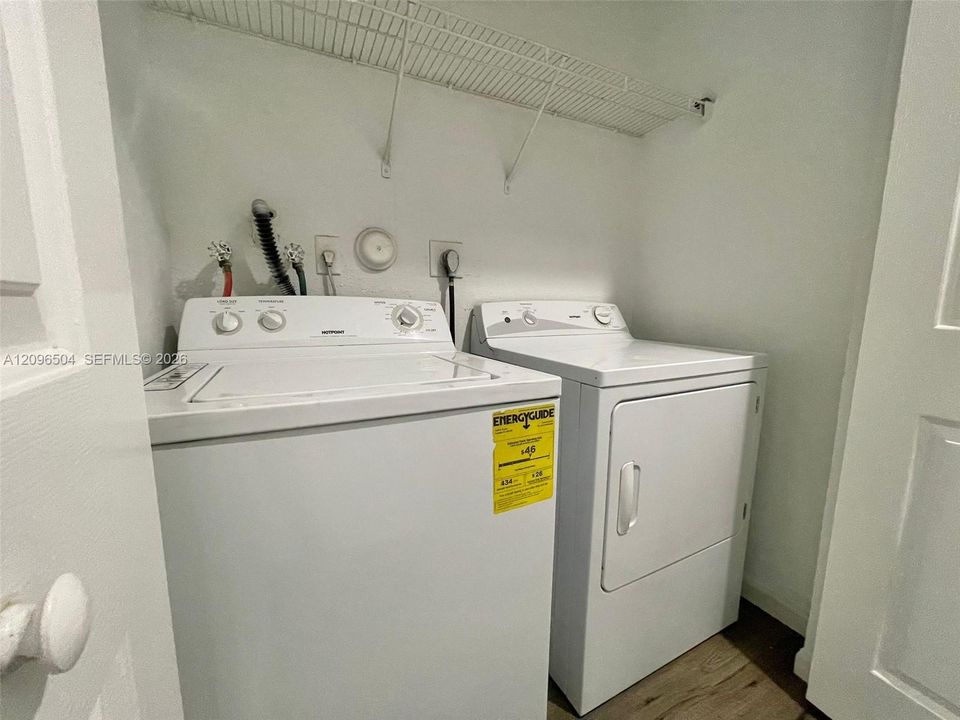For Rent: $2,000 (3 beds, 3 baths, 1423 Square Feet)
