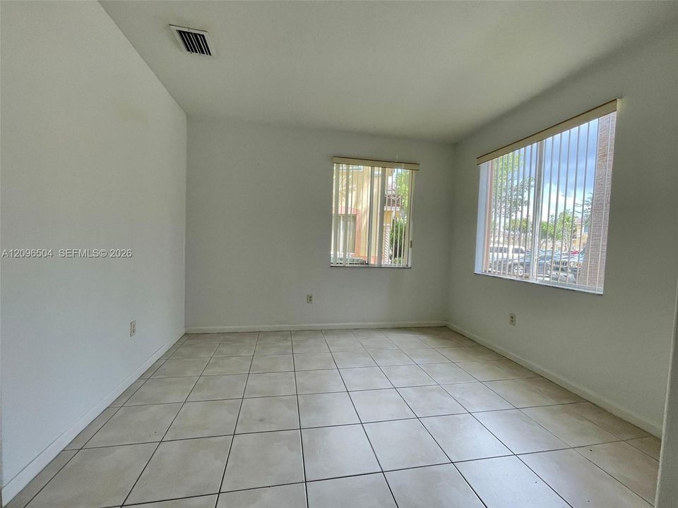 For Rent: $2,000 (3 beds, 3 baths, 1423 Square Feet)