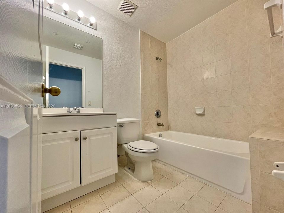 For Rent: $2,000 (3 beds, 3 baths, 1423 Square Feet)