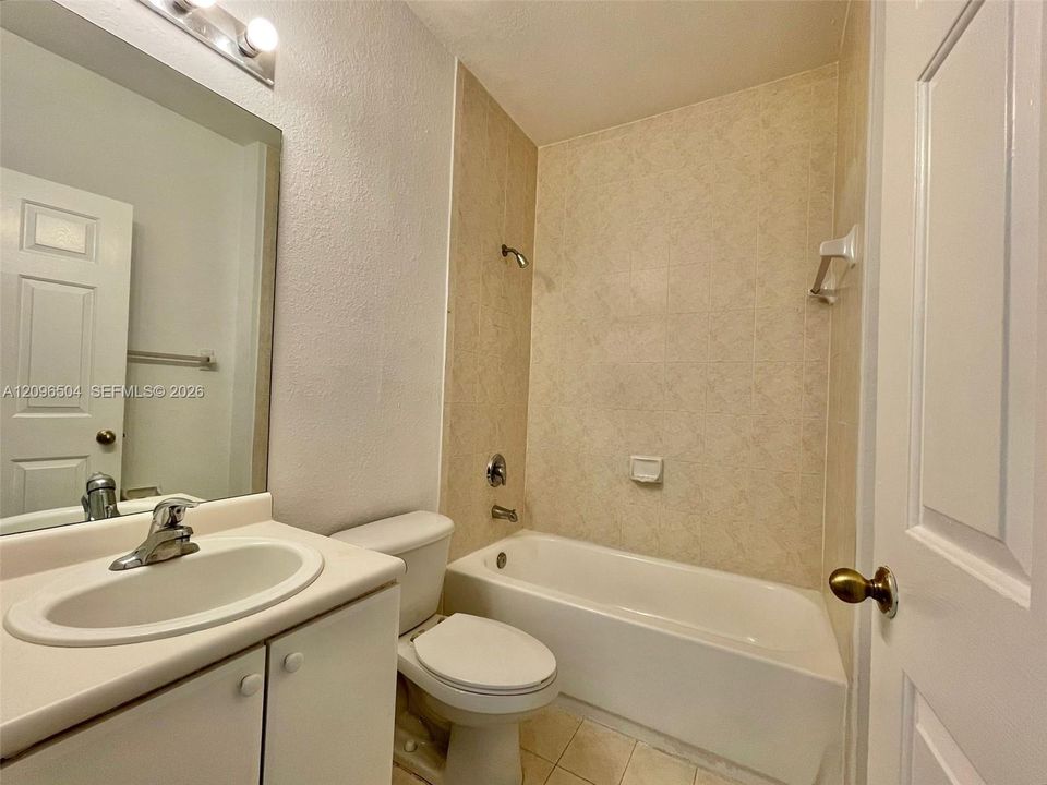 For Rent: $2,000 (3 beds, 3 baths, 1423 Square Feet)