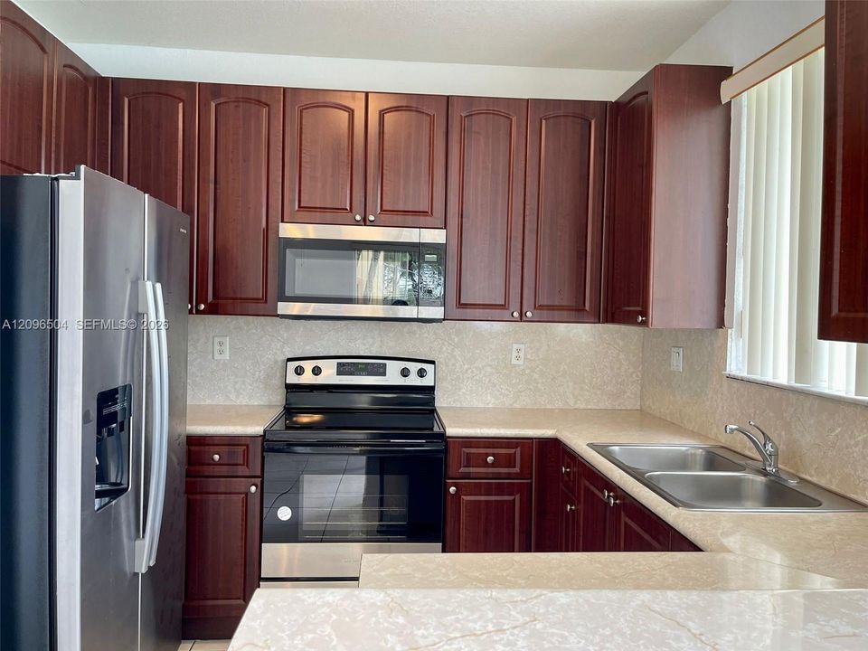For Rent: $2,000 (3 beds, 3 baths, 1423 Square Feet)