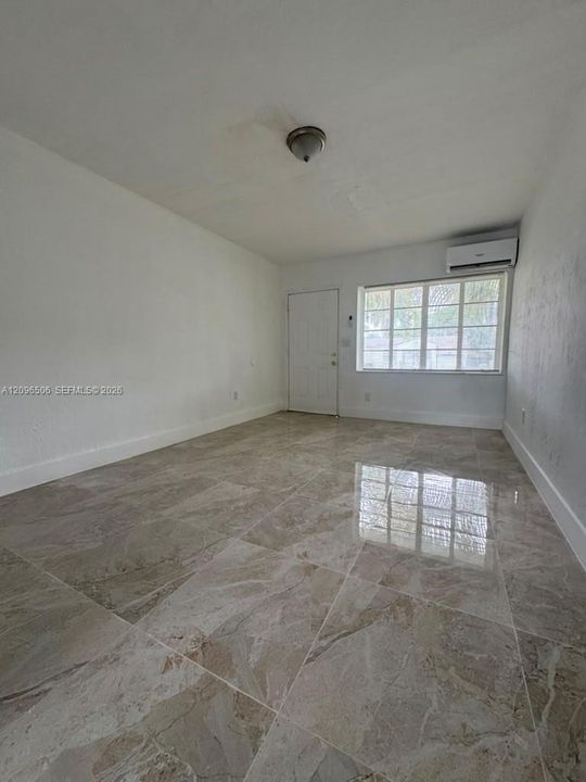 En Renta: $2,000 (2 camas, 1 baños, 27218 Pies cuadrados)