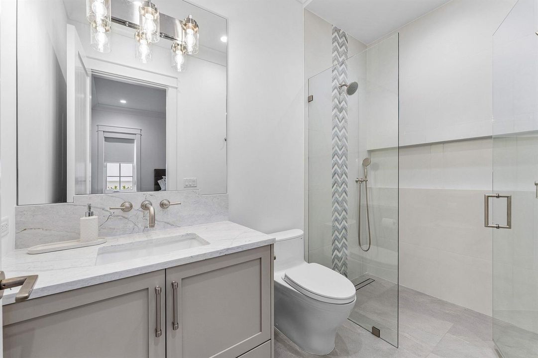 Full Bathroom 1