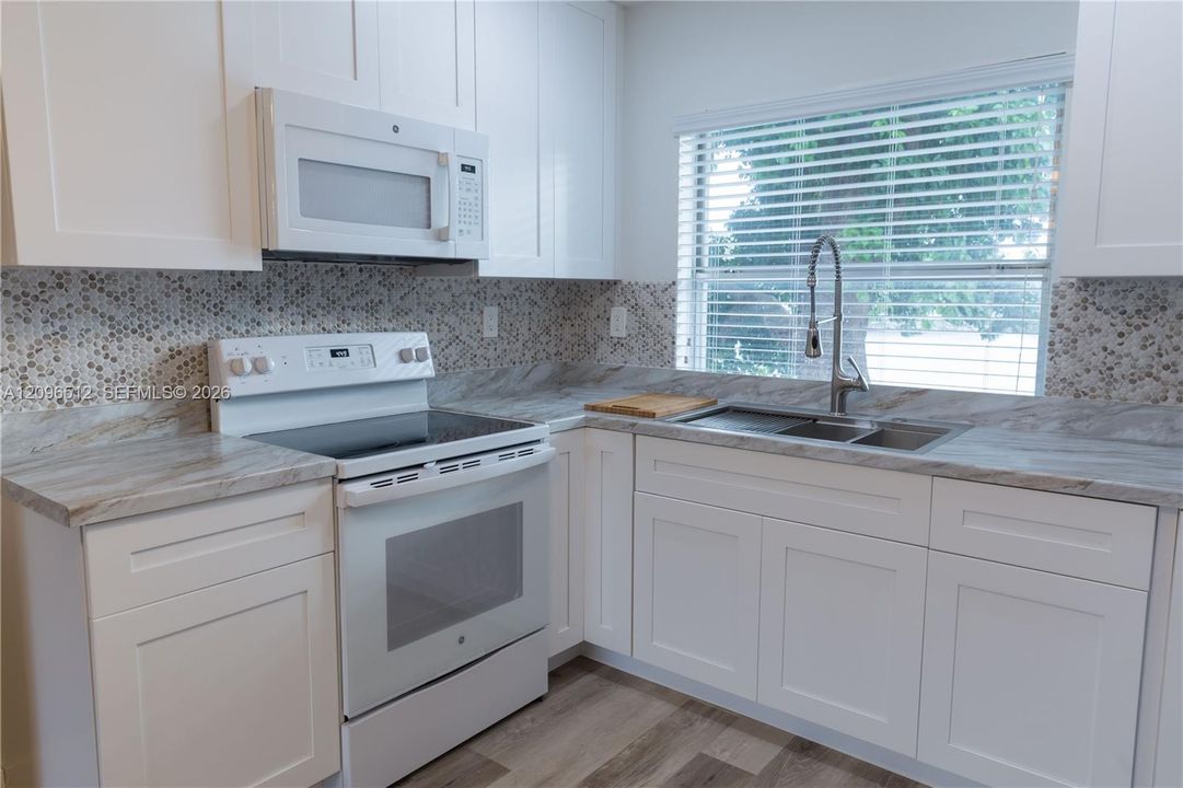For Rent: $1,800 (1 beds, 1 baths, 1482 Square Feet)