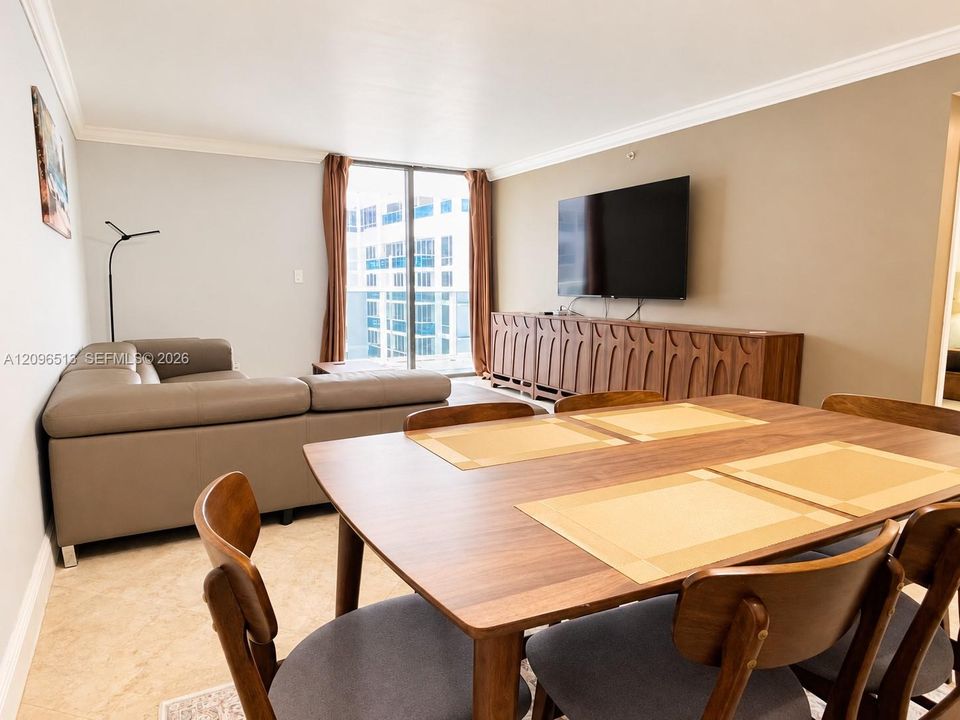 В аренду: $4,300 (2 спален, 2 ванн, 1121 Квадратных фут)